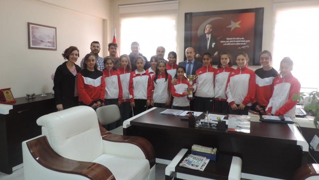 İlçemiz Yavuz Selim Ortaokulu Voleybol Müsabakalarında Şampiyonluk Kazandı