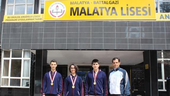 Malatya Lisesi Öğrencileri Altın Madalyaları Topladı...