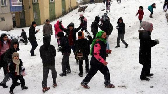 İkili öğretim yapan okullarda öğleden sonra kar tatili